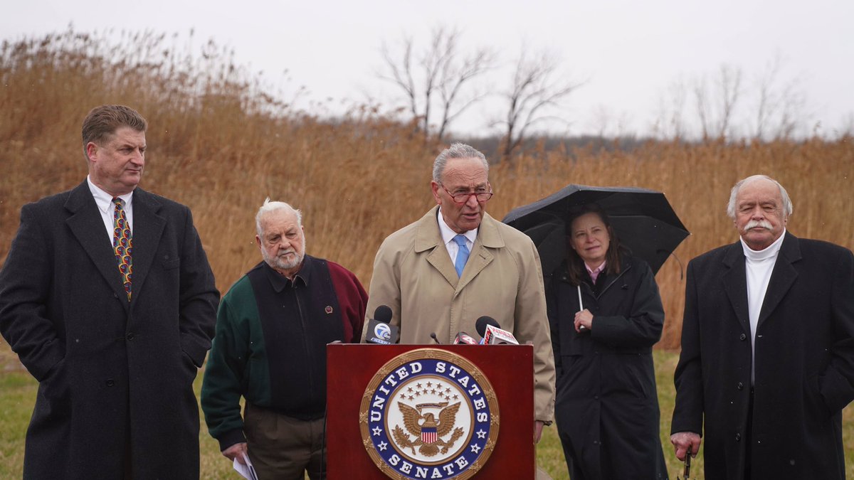 Senator Schumer speaks in Niagara County.