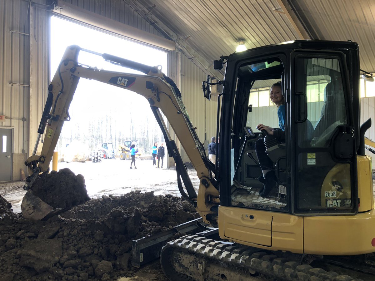 Otsego_HS's tweet photo. Shout out &amp; thanks to Operating Engineers Apprenticeship &amp; Training Local 18 for #SheDig #Opportunity #WomeninConstruction Very appreciative for this amazing opportunity. #TheOtsegoKnights https://t.co/Bm3c5bGHdm