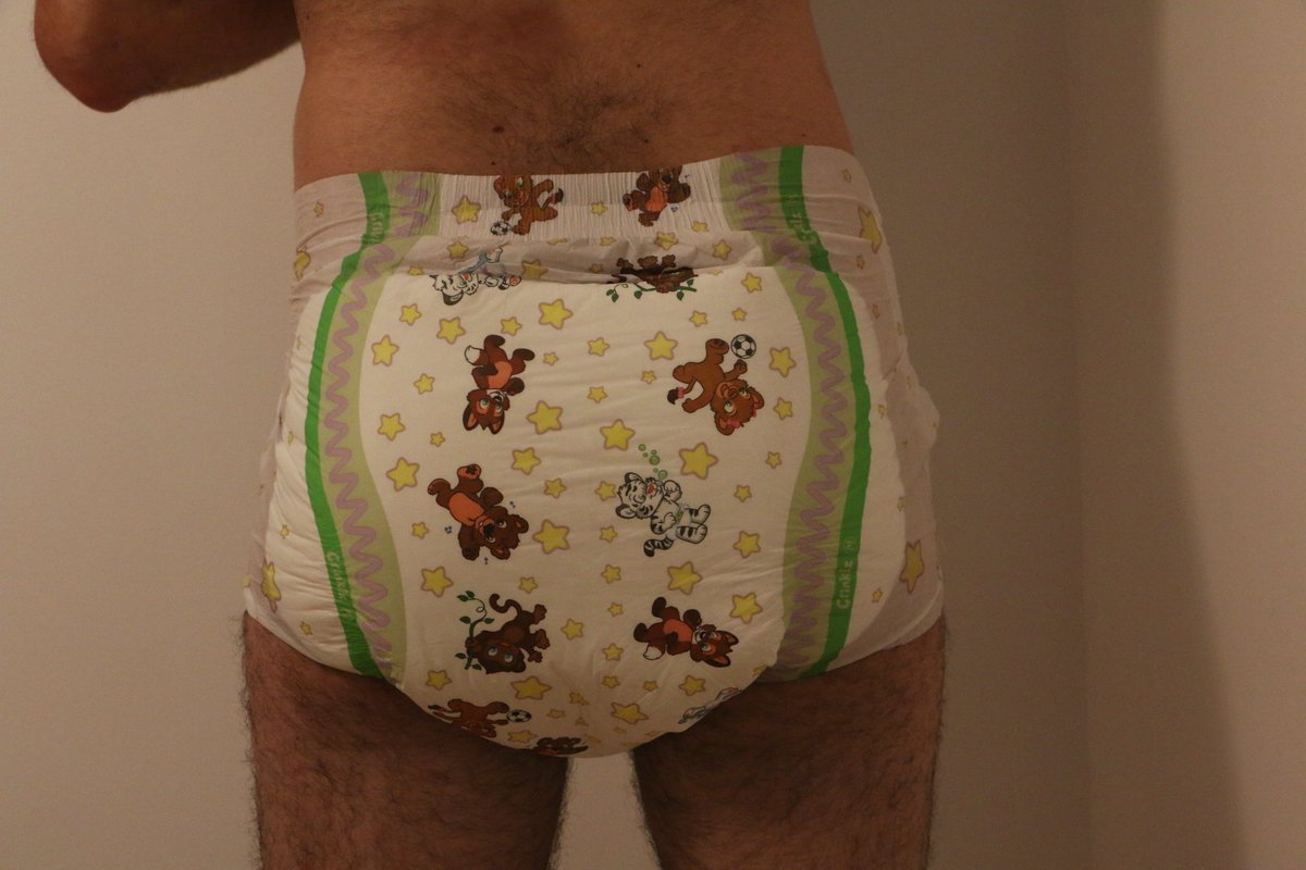 cloudsWearer's tweet photo. Et une #crinklz poir la nuit ! Épaisse mais très confortable et relativement discrète.

Bonne nuit !

#abdl #diaperlover https://t.co/53ukiTGutl