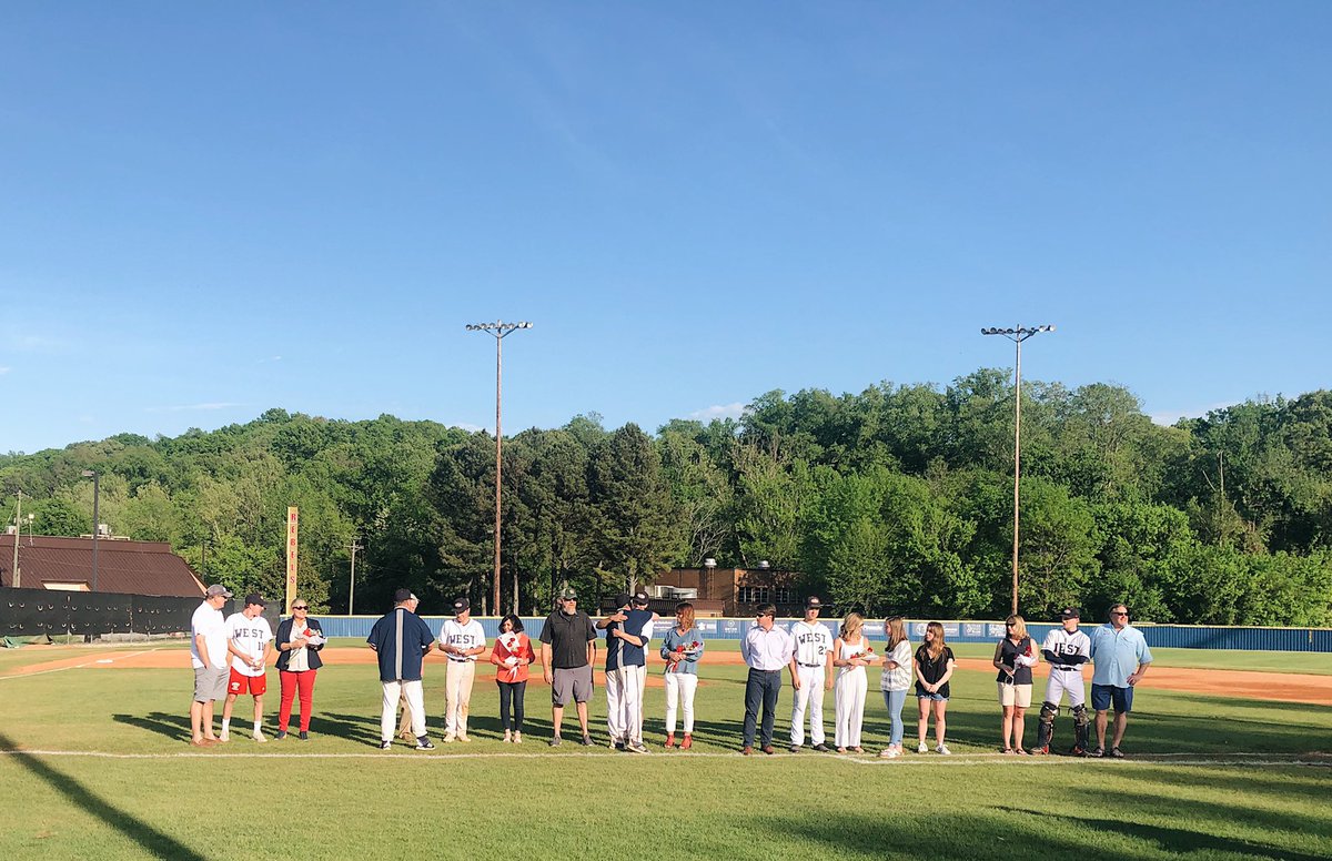 RebelPepClub's tweet photo. Bittersweet seeing all of these seniors play their last home game. Come support our rebs tonight @6:30 @home ❤️⚾️💙 https://t.co/JzVdkQNGRj