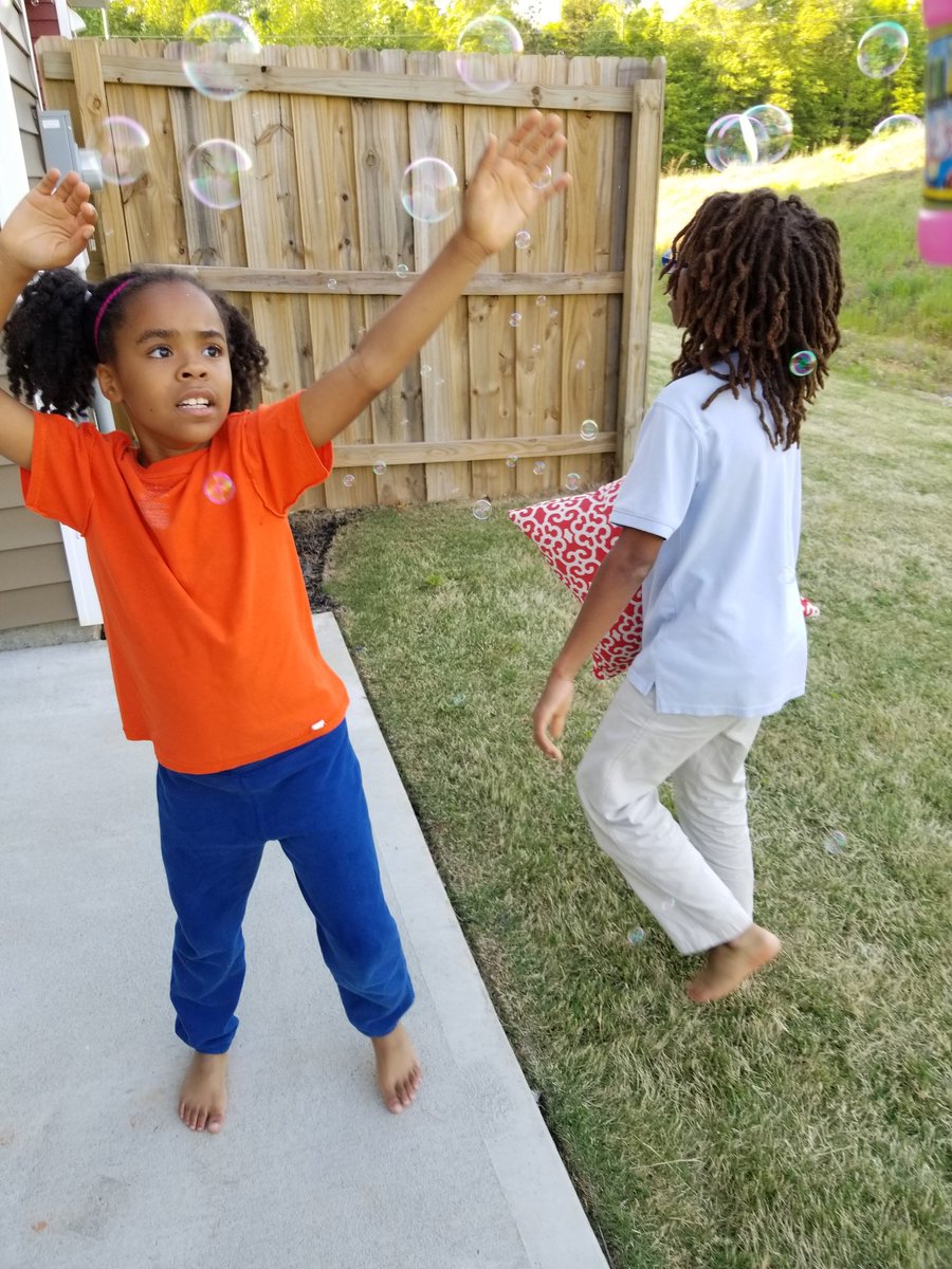 simplysimsFam's tweet photo. Early on I became the appointed bubble maker during their play time. It's my favorite role. Raising happy black children. #SimplySims https://t.co/SFmdL0cxBi