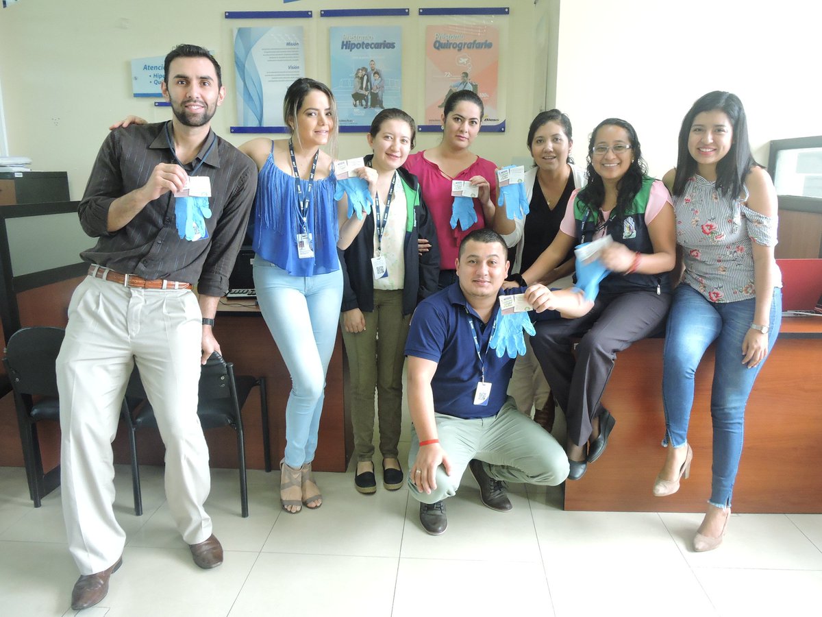 TonelloPrefecto's tweet photo. Personal de la Dirección Provincial Santo Domingo emprende #RetoIESS #BasuraChallenge, este sábado 27 de abril se realizará recolección de basura en la vía Aventura. #IESSCuidandoElPlaneta https://t.co/UpemInvwXw
