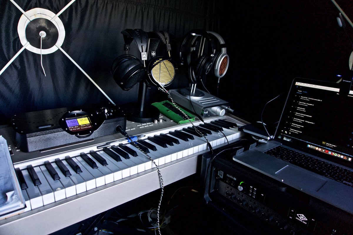 michaelbeinhorn's tweet image. Loving my new set up- @Audeze #LCD4 #LCDX @ChordAudio #DAVE @Warwickac #Warwick Sonoma M1 system @USAudioTechnica #ATM50 @equitechbalancedpower #Son of Q @Rostec #LMA8 @UAudio #Apollo8 @Weezer #BlackAlbum plus- pens, notebooks, MacBook Pro, Vovox power cables, piss and vinegar..