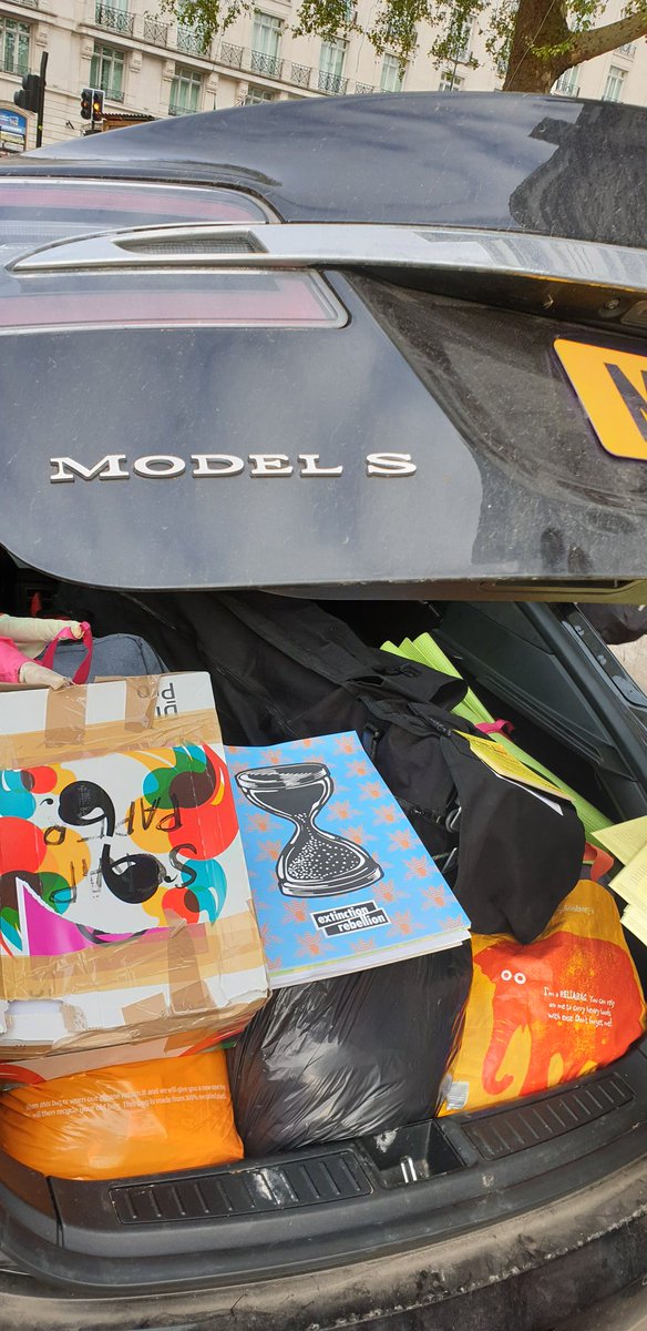 peter_dunsby's tweet image. Plant based diet. Saw plenty of that today at @LdnRebellion. Whole thing seemed very well organised. @ExtinctionR 
Drove gear from site to HQ and an organiser (plus lots of tents and stuff) home after 18 days away from her home and family. #myprivilege