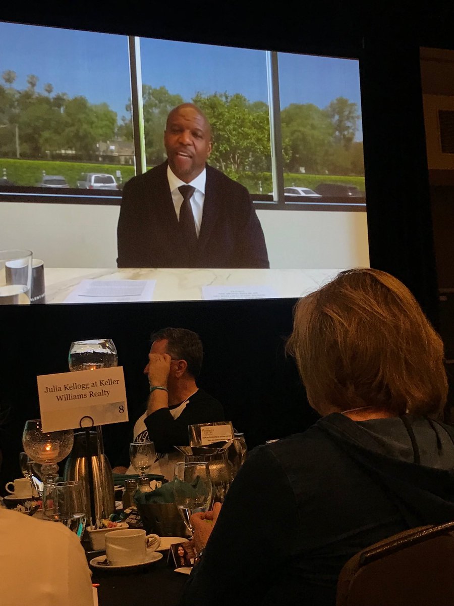 SusanKim4's tweet photo. “Men need to hold other men accountable.” - ⁦@terrycrews⁩ at ⁦@TWCWaukesha⁩ annual #Empower luncheon. #DenimDay #sexualassaultawarenes https://t.co/lc3wQlSev9