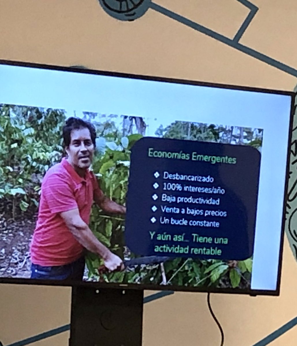 sosTECHnible's tweet image. @GoTechMadrid Conociendo a Gerardo y su problema de desbancarización, producción, intereses súper altos... @EthicHub @Imolman #RSCTech