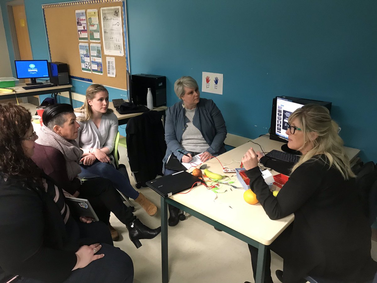 danikforgues's tweet photo. Journée de réseautage @RiviereCastor avec des nouveaux enseignants et leurs mentors. Au menu: #litteratie #thinkingclassroom #programmation #wevideo #collabCEPEO avec des facilitateurs hors pairs @MJoelDesjardins @BazinetMme @ArsenaultAmelie @SylvieLL @sophielagermain https://t.co/b3DMMdRhBb