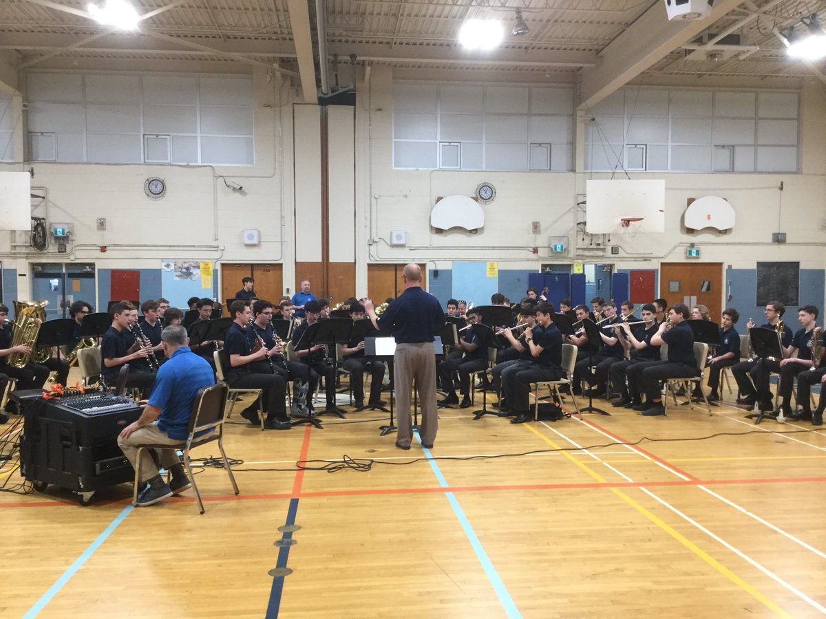 MsMatherHNMCS's tweet photo. Wonderful concert today @hnmcs @MsMorroneHNMCS @SMCSMusic  Thanks for your hospitality @VMMustangs in Windsor as we continue on our trip to Chicago. https://t.co/R0QCkc3FD6