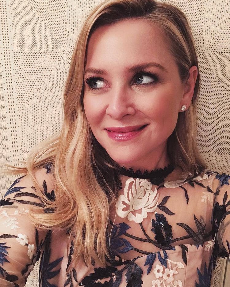 JessicaCSource's tweet photo. #WCW @JessicaCapshaw 💓 https://t.co/B8UQJvGyim