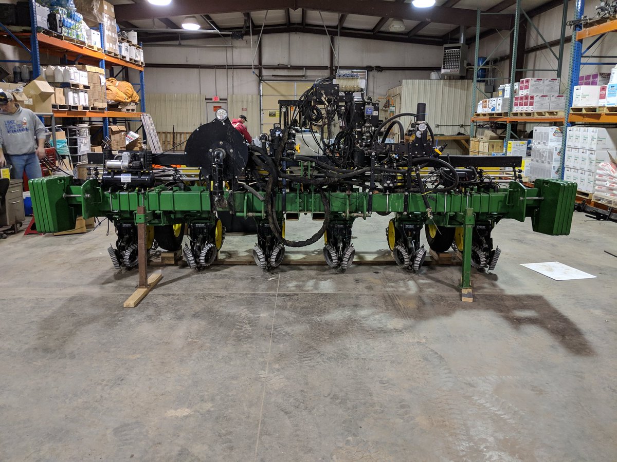 b_johnson20's tweet image. I'm a bit late in posting this @Nebr_Agron078 @ACSbyCVA. A bitter sweet goodbye to this plot planter. Eleanor put in lots of plot trials over the last few years. We move forward to bigger and better things. #plant14 #plant15 #plant16 #plant17 #plant18 #wearecva
