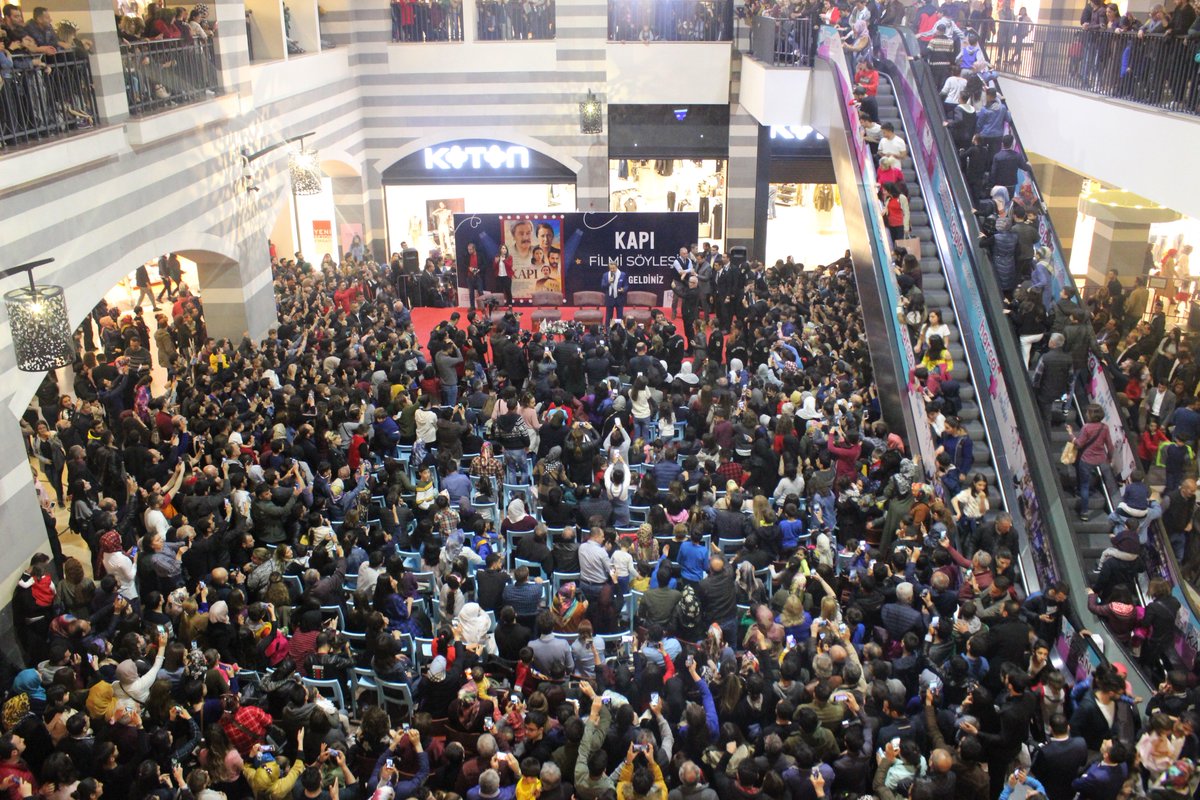 #Kadirİnanır’ın söyleşisi forum #Diyarbakır’da yankı yaptı…
#KapıFilmi izleyicilerimize yoğun katılımlarından dolayı teşekkür ederiz👏🏼