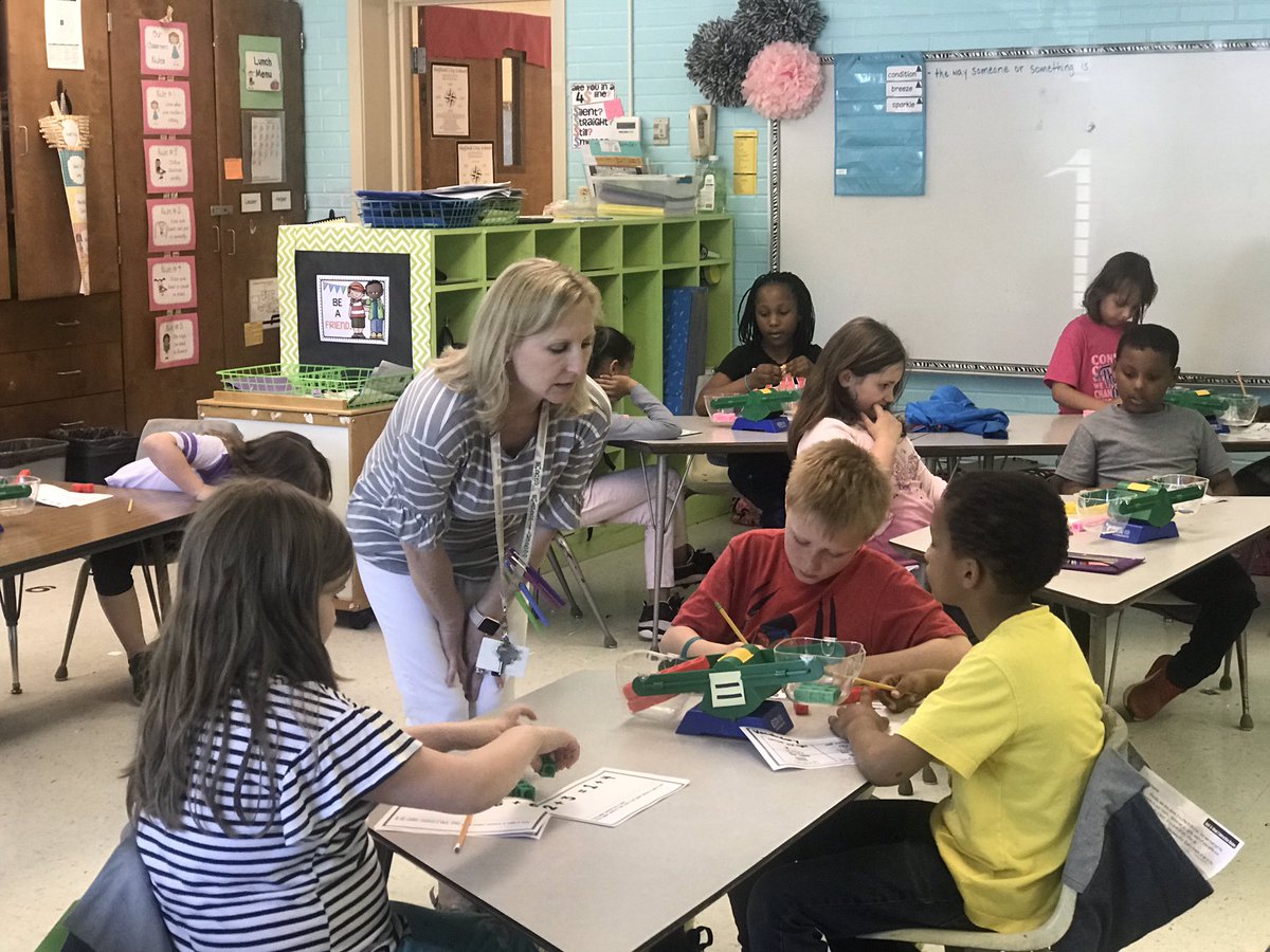 kmotton's tweet photo. I spotted Bulldog learning in Erica Martinez room! @NatB0107 @msyestawat @SCS_Bulldogs @shellyhollis7  #changinglives #EqualSigns #balancebeams #TrueorFalse https://t.co/qekztlRapL