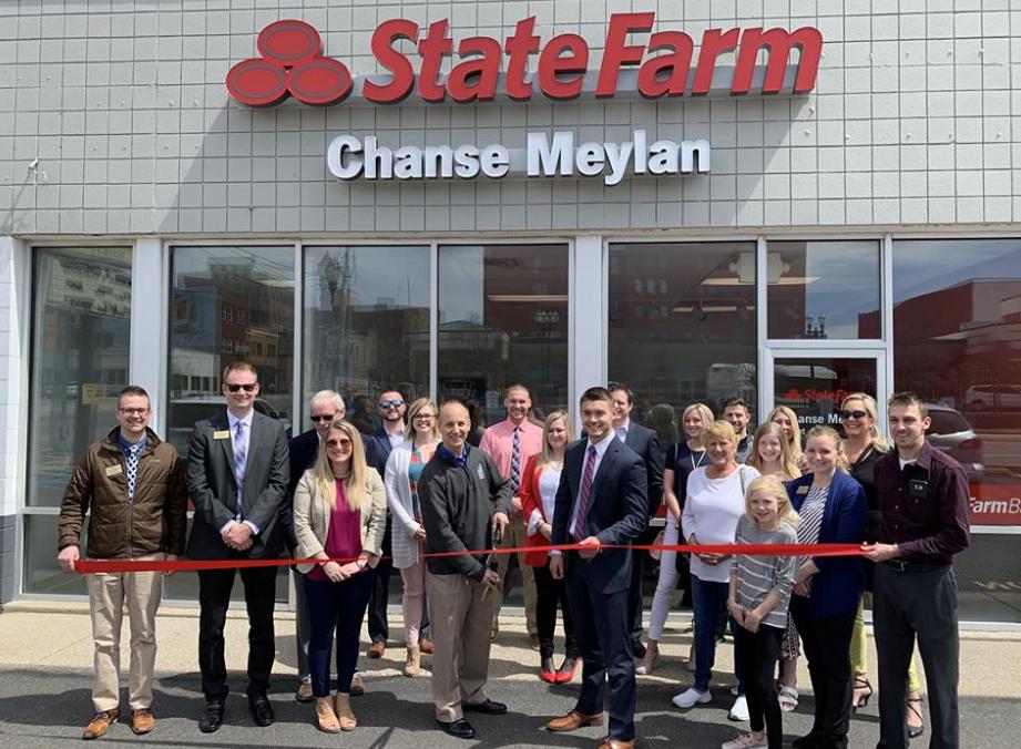 lansingmichigan's tweet photo. Mayor @andyschor officially cut the ribbon for the Chanse Meylan State Farm located downtown. Welcome to Lansing! #LansingForward https://t.co/4bNdNE4MjP