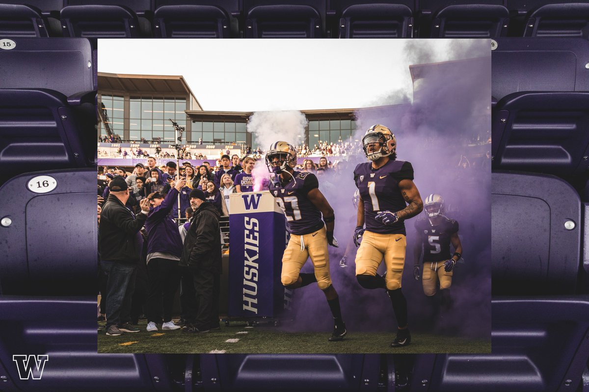 UW_Football's tweet photo. ⚡️ FAN APPRECIATION GIVEAWAY ⚡️￼

RT this tweet for a chance to sound the siren at a game this fall. #PurpleReign

https://t.co/VCmjD9zVf5 https://t.co/3W5QiDvSKP