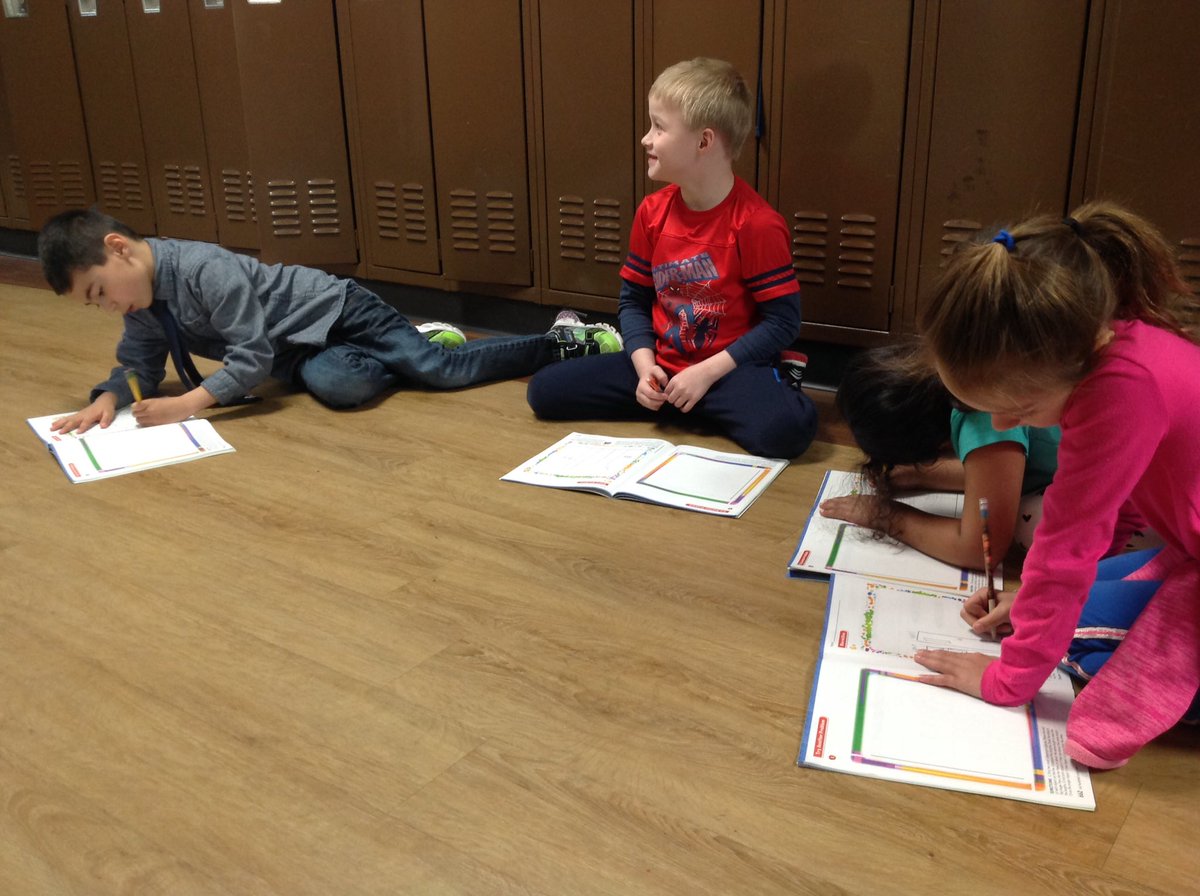 KinderLauermann's tweet photo. KL talked about comparing the height of objects today in math class! #d53learns https://t.co/yW99ZfsNcx