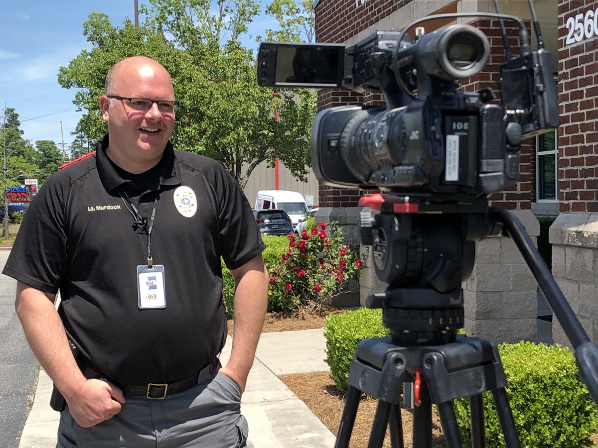 horrycountypd's tweet photo. Shoutout to @wpdeabc15โs @SydneyGlennTV for stopping by to chat with us! ๐
Lt. Murdock and Officer Ridgeway are working hard to ensure #TeamHorry has the best officers possible, and we appreciate the opportunity to talk about that effort. ๐ฎ๐
#NewsPartners #MediaPartners https://t.co/n3VTCF4PDQ
