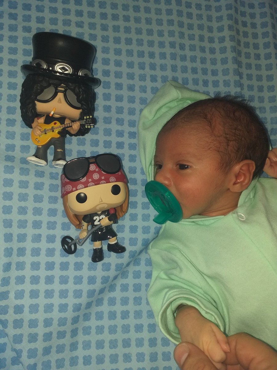 alebiou2's tweet photo. Começando bem com Boa música! @Slash @axlrose @gunsnroses @funko #FunkoPOP #slash #axl_rose #gunsnroses #baby https://t.co/xXOsq1VZSl