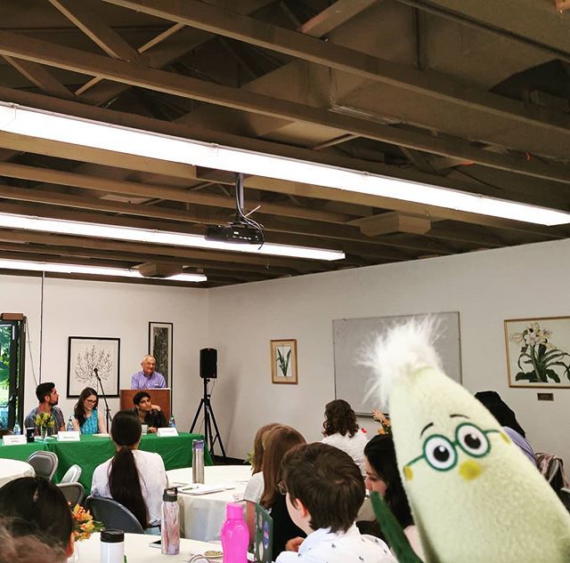 franknfoode's tweet photo. Professor Norm @Ellstrand is giving opening remarks, talking about his experience becoming a scientist and communicating science. His latest book is called Sex on the Kitchen Table. He believes that science communication is a needed and worthy profession. #SciCommUCR #LetsTa… https://t.co/GuI1LGefkq