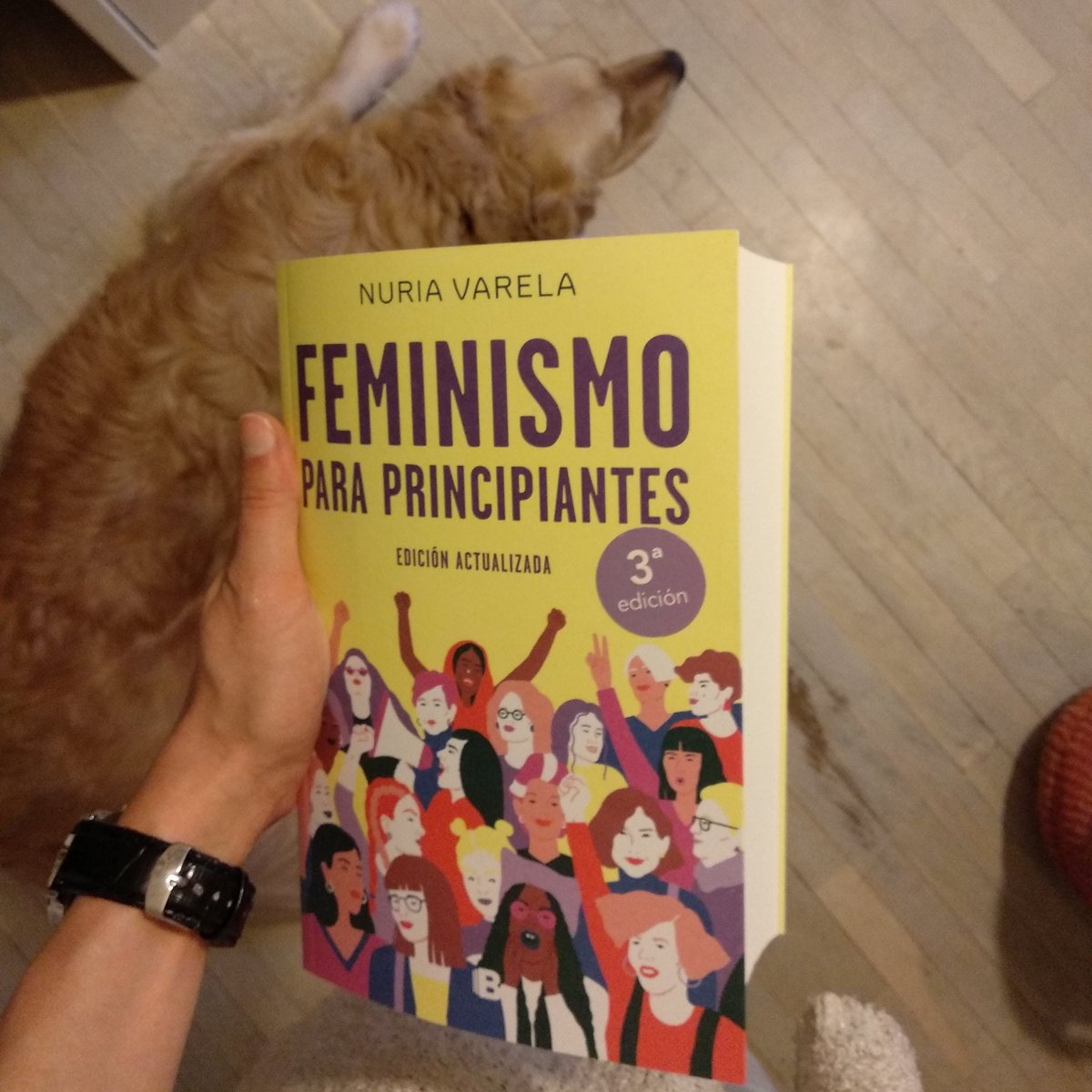 clarabeltransb's tweet photo. Por el #DiaDelLibro he decidido hacerme un autorregalo  y comprarme el libro de @NuriaVarela ¡Muchísimas gracias por enseñarme tanto! https://t.co/GYAa3yEtt2