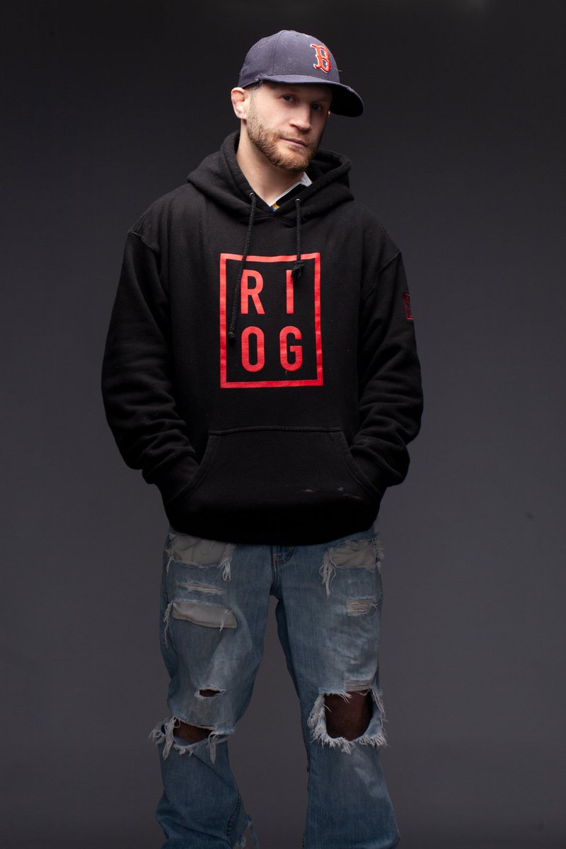 kingburgler87's tweet photo. Going into #lionfight56 looking fresh. Hit up my man from R.I.O.G #rhodeislandoriginal #clothing #repmystate https://t.co/CBc0pWBHb0
