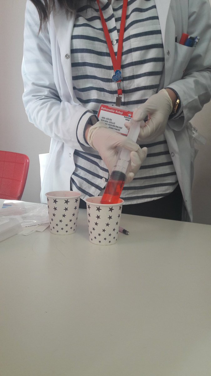 iremmagca's tweet photo. Bugün @bahcesehir_k12 kolejinde @BAUSTEM genç araştırmacısı olarak 2 STEM dersini gözleme fırsatı bulduk. Su terazisi yapımında öğrencilerle merak edip onlar ile kesfederek hepsinin heyecanını paylaştık. Bu güzel gün icin @BAUSTEM @SencerCorlu @_hasibo @bahcesehir_k12 teşekkürler https://t.co/fBb1Lpew7q