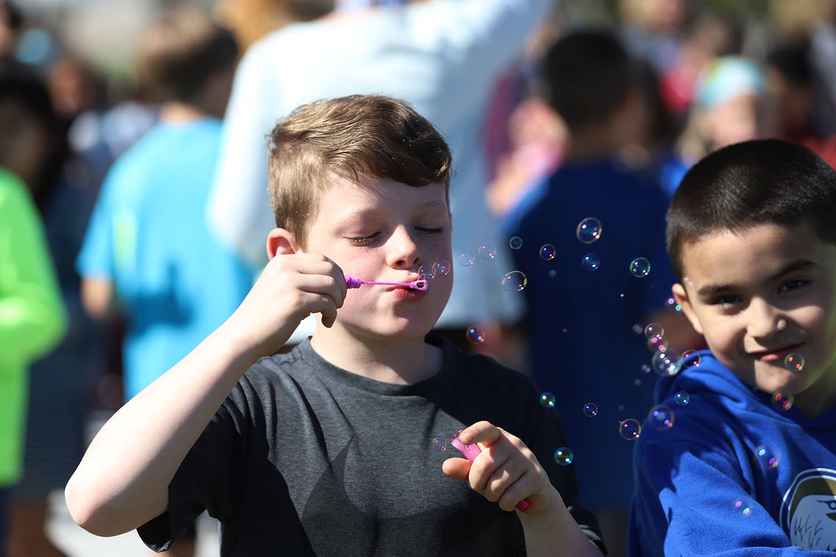 GIPublicSchools's tweet photo. .@ShoemakerGI has been celebrating #AutismAwareness this April. Blowing Bubbles for Autism was the grand finale celebration to show their commitment to support and help our friends with Autism. Thank you to our friends at First National Bank for providing the bubbles! #BeGrand https://t.co/PrbxdI7OYb