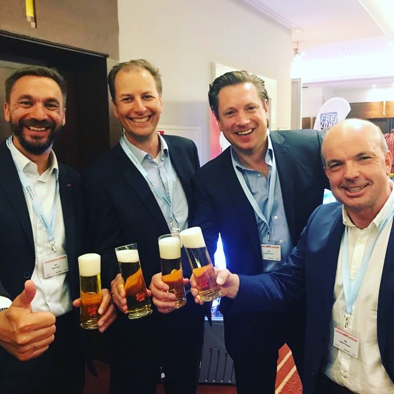 stixmichael's tweet photo. Bier 🍺 Gipfeltreffen mit Brau Union CEO Magne Setnes, Stiegl Geschäftsführer Thomas Gerbl und Egger Bier CEO Bernhard Prosser beim #cash #handelsforum 👌🚀🍺 #Prost #brauunion #stiegl #egger https://t.co/gBv5W3gGBJ