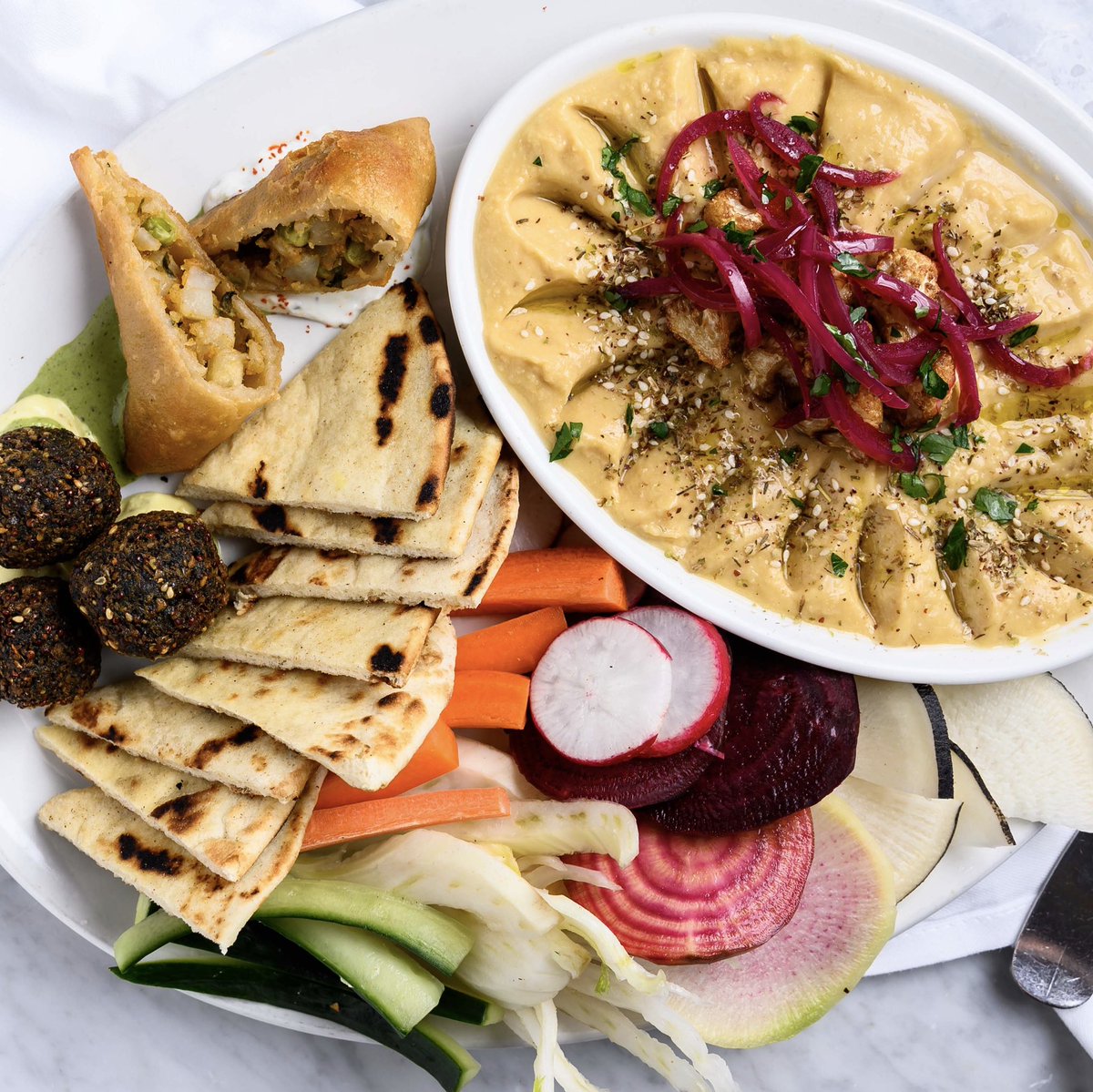 🏆 Be the office hero!⁣
⁣
🍽 Order <a href="/bourbonpub_sc/">bourbonpubsc</a> on <a href="/DoorDash/">DoorDash</a> and treat the whole team (or just yourself 😉) with free delivery on orders over $35. ⁣➡️ bit.ly/BOURBONPUB
⁣
#NationalAdministrativeProfessionalsDay #MezzaninePlatter #Hummus #Falafel #Samosas #Crudités