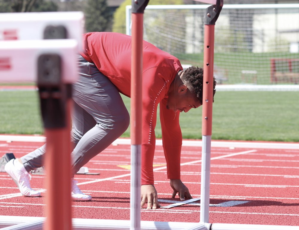 BadgerFootball's tweet photo. Back on track 🏃‍♂️💨

A track standout in high school and New Jersey state champion, Jonathan Taylor has been practicing with @BadgerTrackXC

JT is set to make his collegiate debut this weekend @pennrelays https://t.co/5FW0SKEsvM