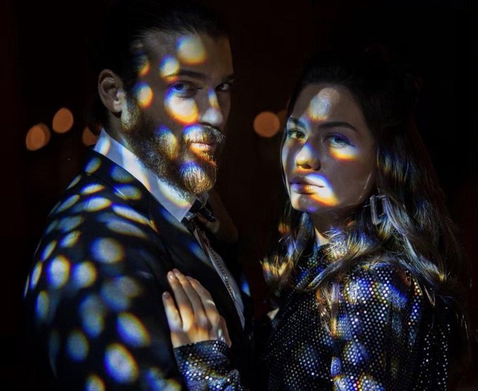 Mabelux25's tweet photo. A legendary couple with
 a extraordinary chemistry 
😍✨🦋🌟❤ 🔥🔥
.
.
.
.
Juro que después de esto no 
ME SIENTO  muy bien 👇😭🤧🤧 
#CanYaman #DemetÖzdemir #ErkenciKuş #Moriii https://t.co/s6RMHLD9Jx