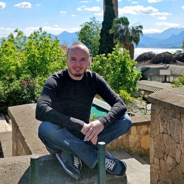 MichaelDrachlov's tweet photo. CryptoVilla - ЭТО СИЛА
ᅠ 
Пару дней назад прилетели в Турцию.
С утра после прилета нас разделили на 14 команд по 7 человек, меня назначили капитаном.
ᅠ 
Нас попросили сдать все кошельки, кредитные карты, деньги и телефоны (оставили только мой телефон… https://t.co/IFoHL11vTz https://t.co/EYn9yYU7hw