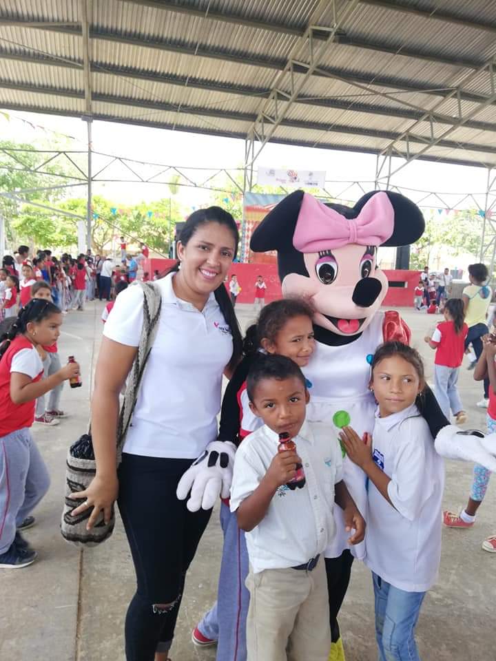 InfrmateCaimit1's tweet photo. Con alegrías muchos niños y niñas gosaron el lanzamiento dia de la niñez en medio de risas de Payasos, títeres y recreaciones lúdicas, organizado por la gestora social, Yira Tovar Madera.
#InfórmateCaimito 
#UnaNuevaVisiónPoliticaAlServicioDeLaComunidad https://t.co/8RlWvGZzVi