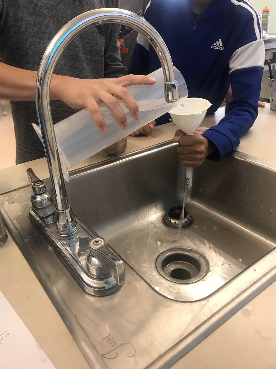 adrianne_cowan's tweet image. Testing Ss-engineered angioplasty devices today....thankful 7th grade isn’t new school. #HCSscience #codeblue