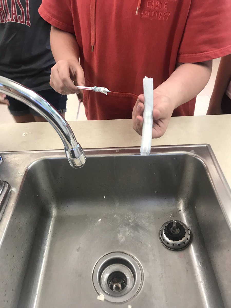 adrianne_cowan's tweet image. Testing Ss-engineered angioplasty devices today....thankful 7th grade isn’t new school. #HCSscience #codeblue