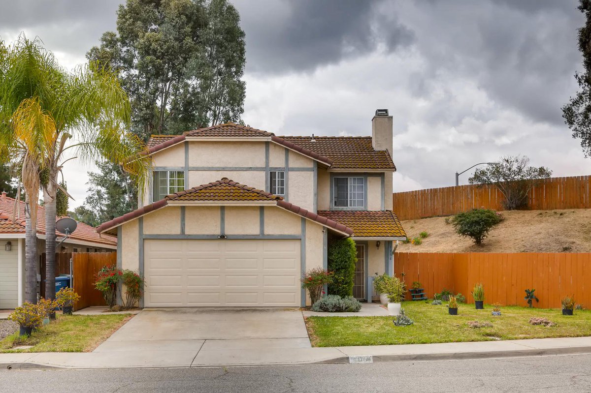 Single Family Residence #NewOnTheMarket in #Escondido. Large lot w/ 4 BDS/ 2.5 BA & a 2 Car Garage.  #Upgrades galore!  NO Mello Roos or HOA Fees! Seller Entertaining Offers between $520K-$550K.  Click below for a #virtualtour & more info! CA DRE#01249990

bit.ly/2Vni5JT