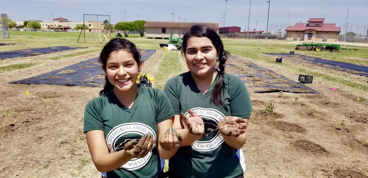In honor of #EarthWeek2019, check out these students who recently helped plant 19 native plant species at our new PSJA Ag Science native seed plot! 🌱