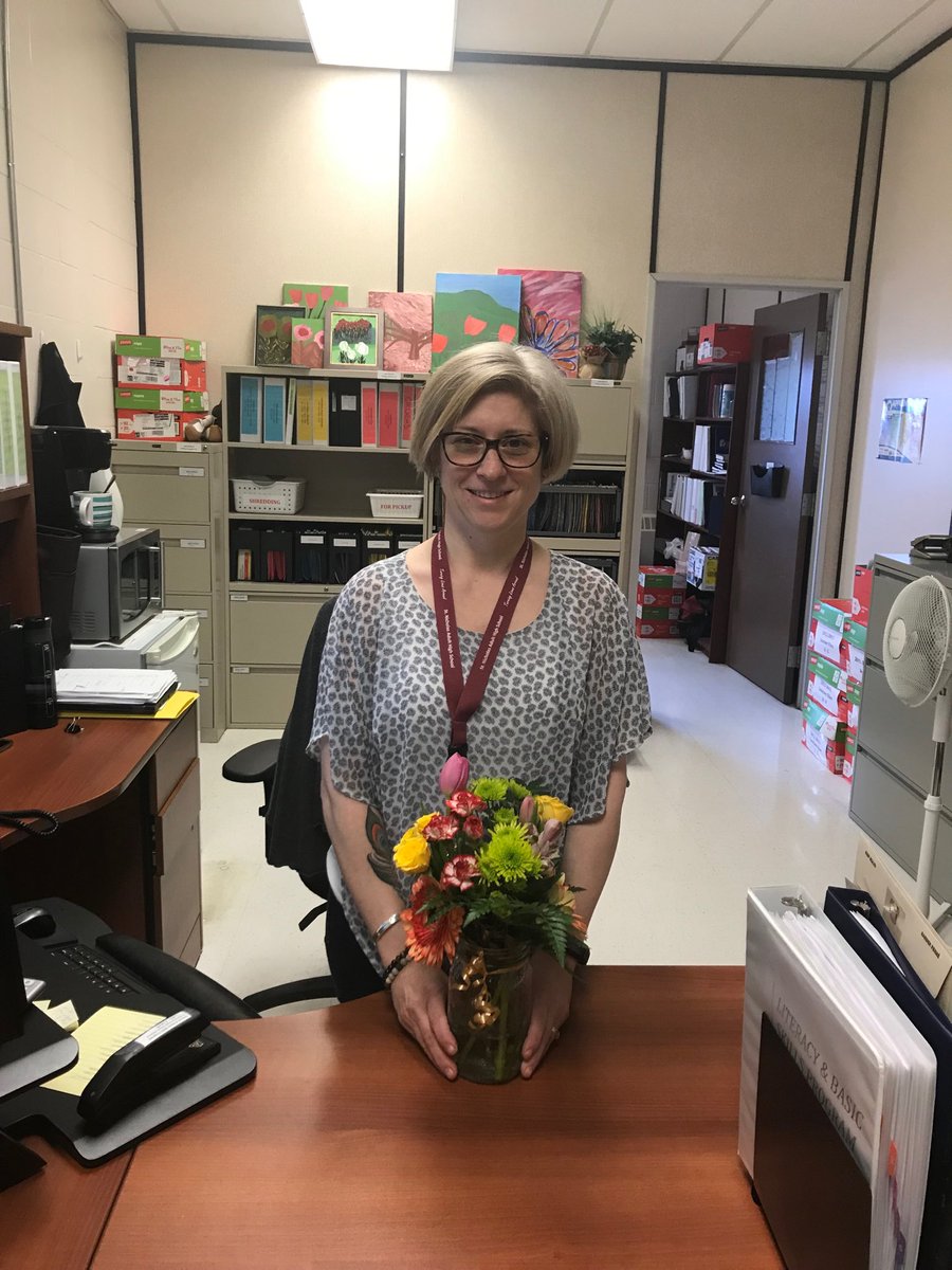 joycenolanca's tweet photo. A big shout out to Jennifer Paulin the LBS clerk @JLPvirtual. Your dedication, commitment & hard work is greatly appreciated by all of us in LBS. We are blessed to have you part of the team! Keep smiling! #administratorsday
@OCSBContEd @MarianneKayed https://t.co/NwpLJ1eLsr