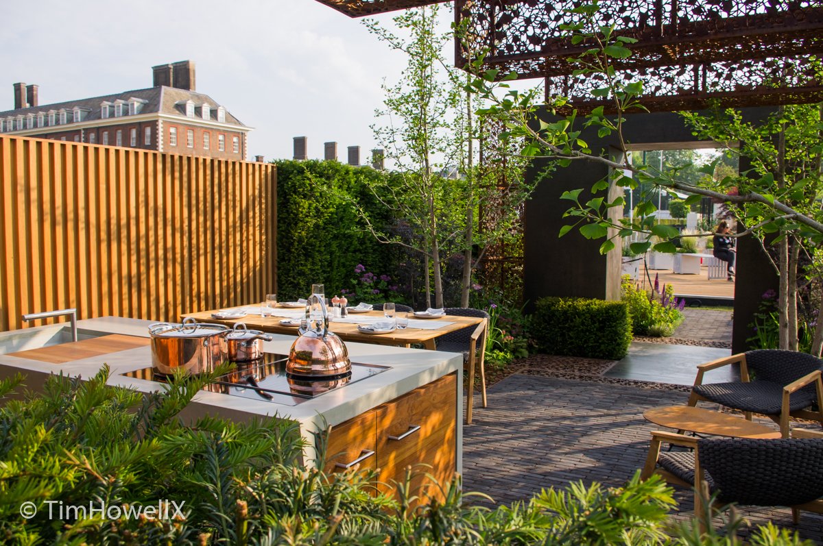 TimHowellX's tweet photo. #RHSChelsea #Quiz Answer 2: @gardenerslondon won both a gold medal and “Best Space to Grow” with their amazing “Urban Flow” garden. The garden was sponsored by @thameswater with excellent involvement from @_LONDONSTONE who built the #designclad arch. https://t.co/Q85RDpRnfz