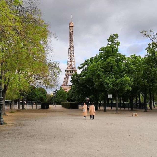 hervebois's tweet photo. Champs de Mars. Paris sous un ciel chargé. #igersparis #igersfrance #paris #effeil https://t.co/kXESS5rlaF