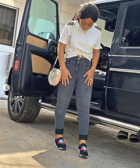ONobs's tweet photo. Regina Daniels Buys New G-Wagon Worth N45m (Photos/Video) https://t.co/0PXia0EaZF https://t.co/B5vywEoPk1