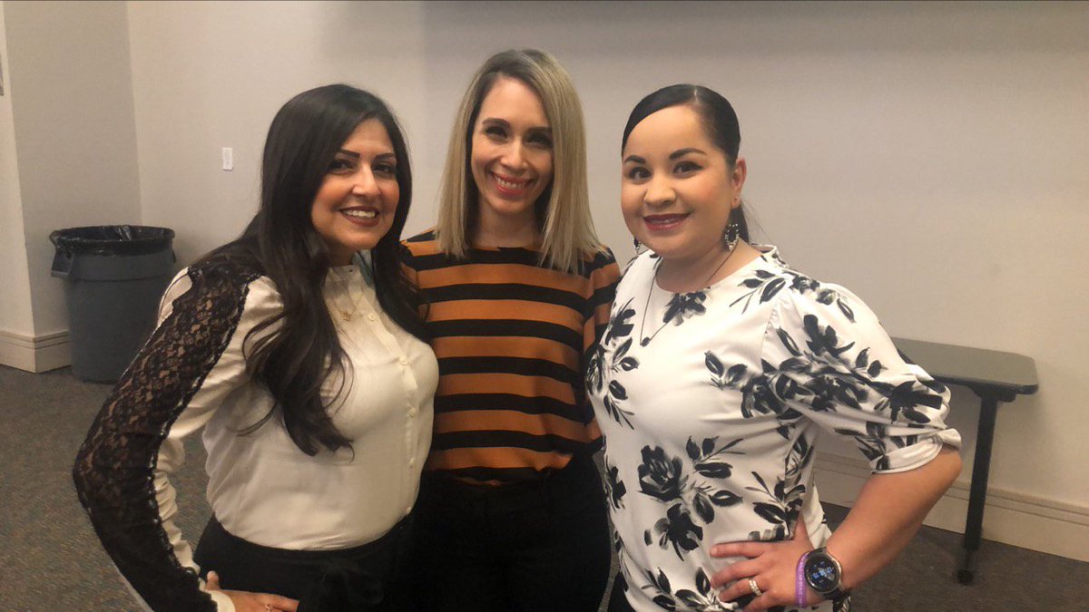meagan_fields3's tweet photo. Hanging out with these pretty girls! Thank you @Butler_ES for allowing us to attend @PositiveNews5 every year💜🐺🐾 @LouAmaFab_BES #TeamSISD #jpb #AdministrativeProfessionalsWeek https://t.co/9TQYy8GEn9