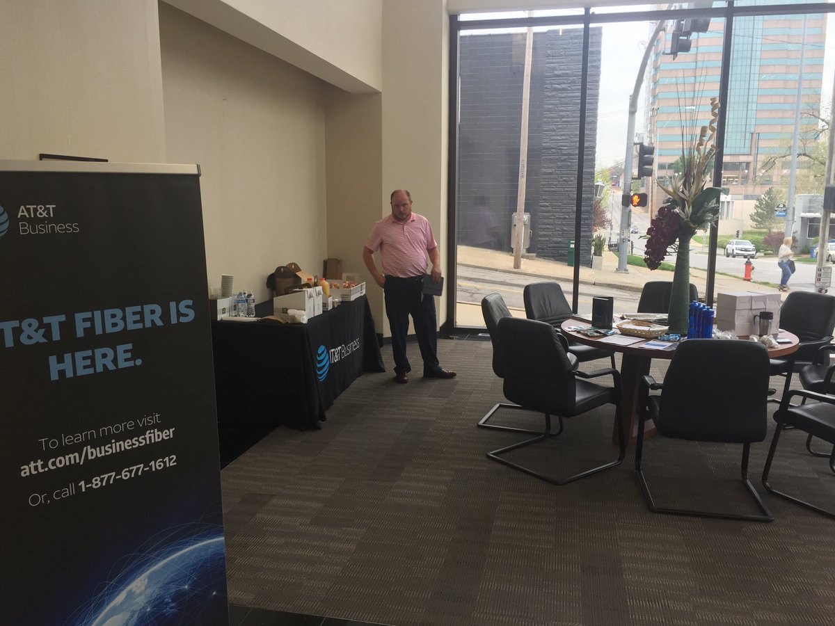 ScottDyefmm's tweet photo. Awesome to with Fiber Team Members. Field Marketing working a Fiber Table Day with Chris Otta at the West Plaza Building driving Fiber Sales #fieldmarketingnation #kamo #fiberteam https://t.co/I2x12HFF3m