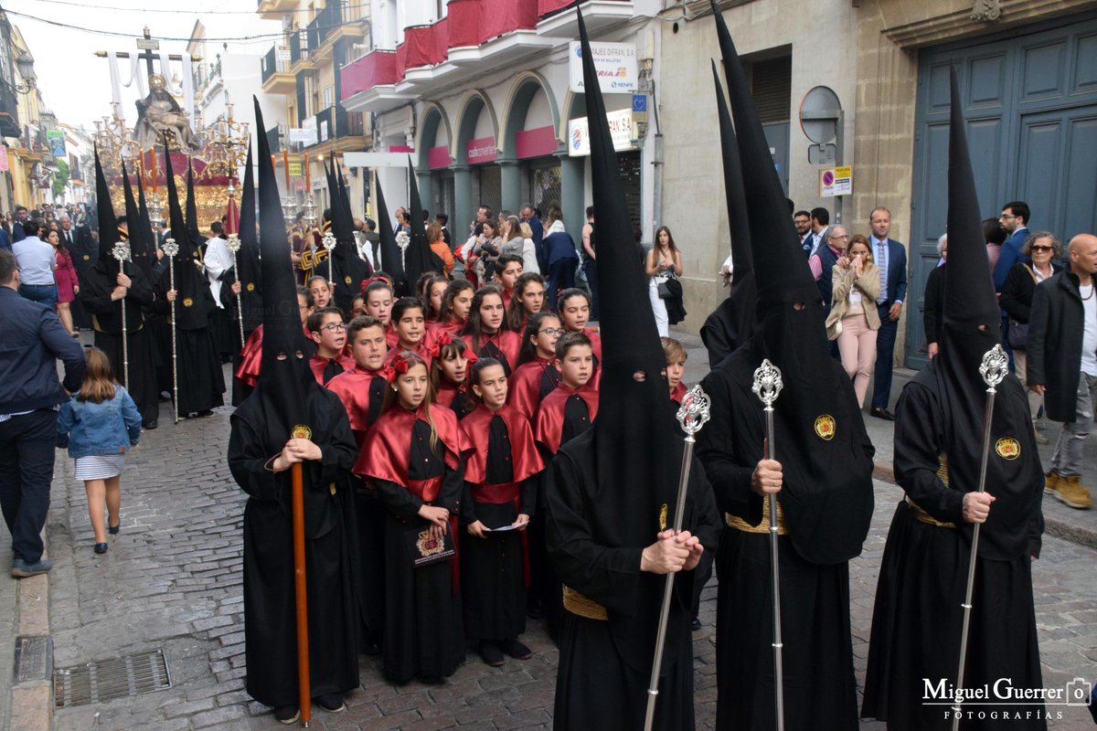 RacheandoJerez's tweet photo. Domingo de Ramos: Estación de Penitencia de la Hermandad de las Angustias. Galería completa: 
https://t.co/2zj7Wbg24Q https://t.co/51DdI0B5gJ