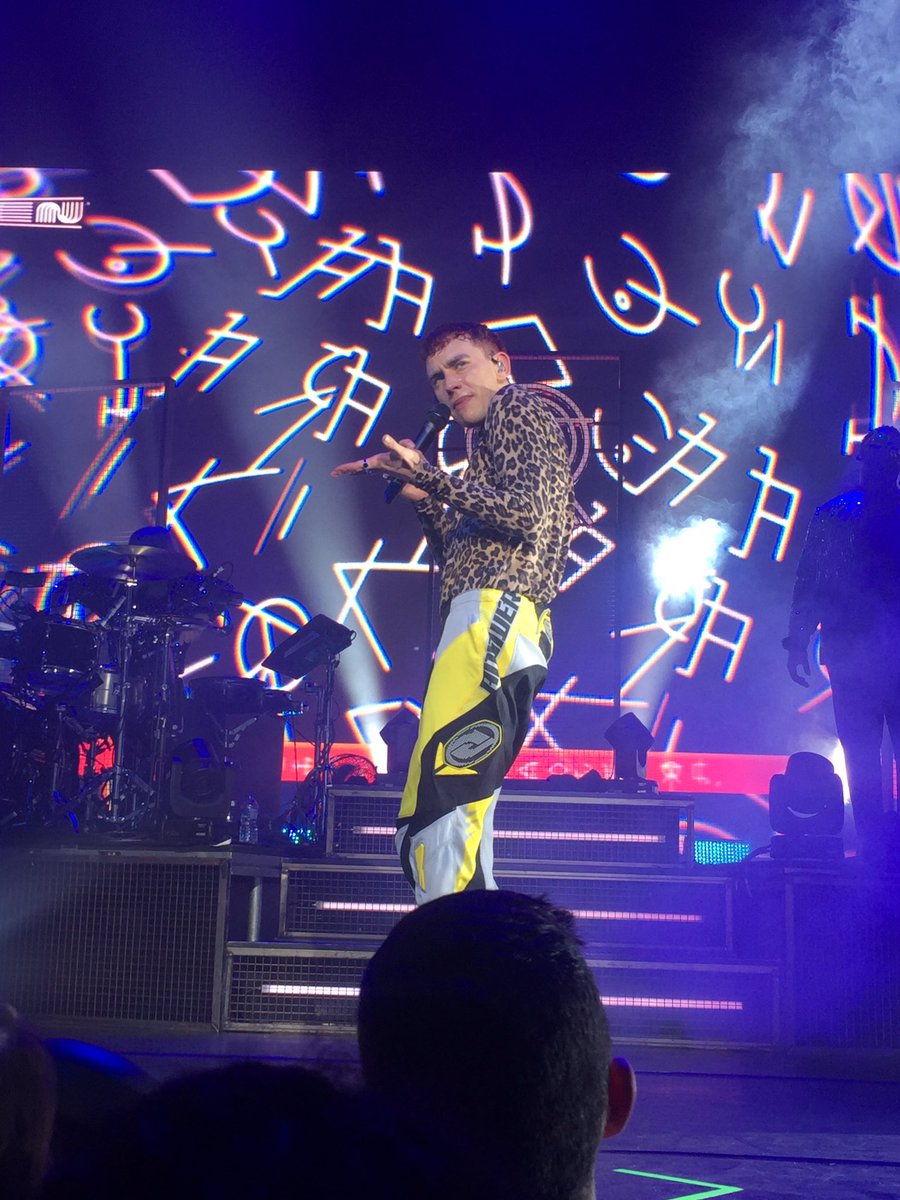 avery_pola's tweet photo. @yearsandyears #YearsAndYearsLive Paris 💜 https://t.co/srxURDSDS8