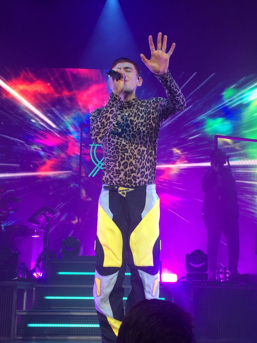 avery_pola's tweet photo. @yearsandyears #YearsAndYearsLive Paris 💜 https://t.co/srxURDSDS8