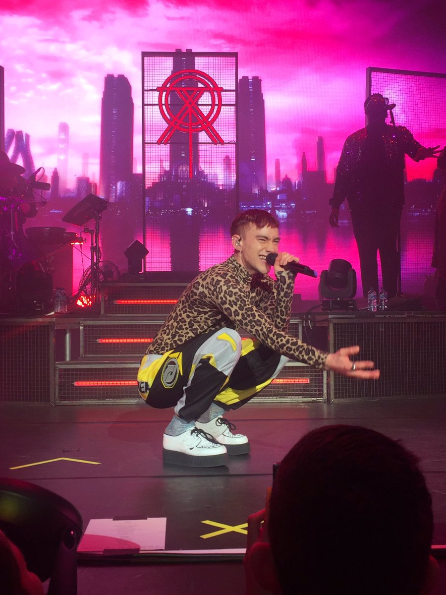 avery_pola's tweet photo. @yearsandyears #YearsAndYearsLive Paris 💜 https://t.co/srxURDSDS8