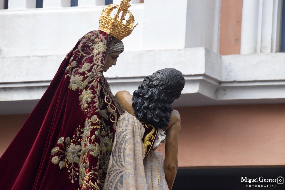 RacheandoJerez's tweet photo. Domingo de Ramos: Estación de Penitencia de la Hermandad de las Angustias. Galería completa: 
https://t.co/2zj7Wbg24Q https://t.co/51DdI0B5gJ