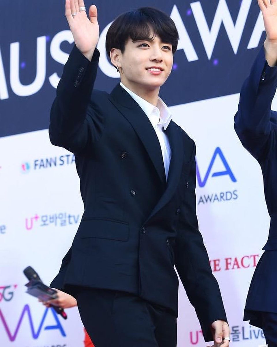 Star_Boy_97's tweet photo. 🌟[FOTOS] 190424
#Jungkook en la alfombra roja de TMA 2019 
Cr. mydaily
~🌠
.
.
.
.
 #BTS⁠ ⁠⁠⁠⁠#방탄소년단 
#정국 #전정국 #JK #jungkook #노츄 #ARMY #KOOKIE #BTSARMY #jeon #KOOK  #kpopWorld #armych #bangtanboys #ibighit https://t.co/tw2TuEmg5v
