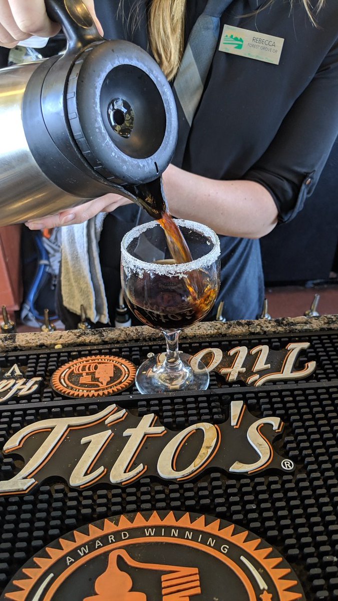 theDawgCr8's tweet photo. OMG Hackers, fire, alcohol and a boat. What could possibly go wrong @HackBoatPDX  #infosec #hackboat https://t.co/JHzQMWZ3v7