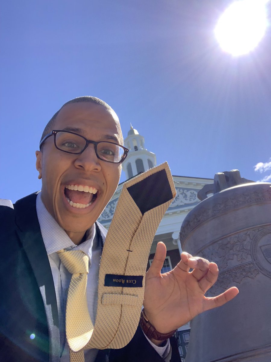 hpierrejacques's tweet image. Last class of @HarvardHBS in the books 🙌🏽 Real world I'm coming for you...after I finish these finals 😏